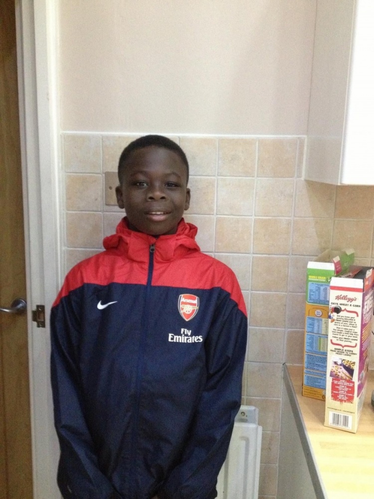 九游体育-值得纪念！萨卡社媒晒照，庆祝达成阿森纳生涯300场里程碑+取胜